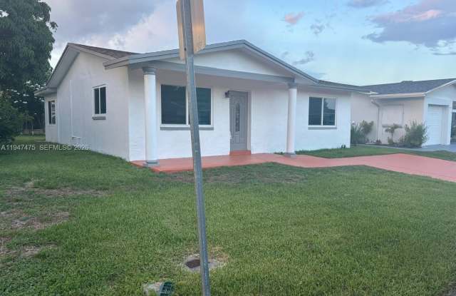 Photo of 4715 NW 44th St