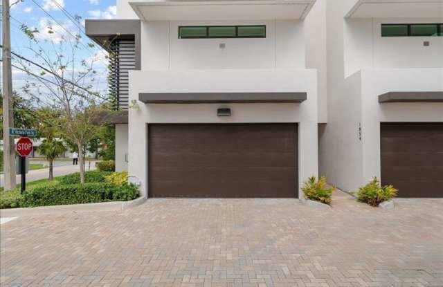 1052 N Victoria Park Road