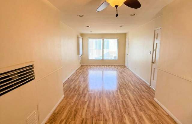 Photo of 1721 N Glenoaks Blvd