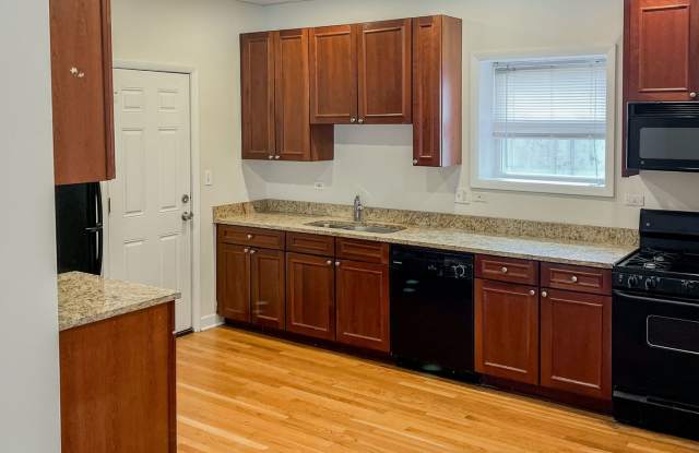 3922 North Pine Grove Avenue