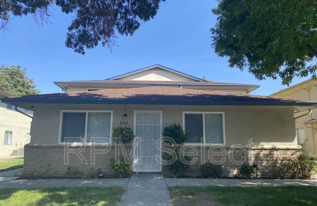 2301 Peppertree Way