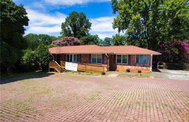 Photo of 1835 Lawrenceville Highway