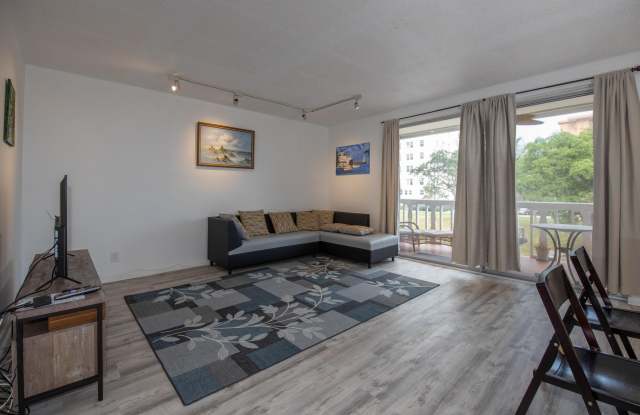17 S Lakeside Drive