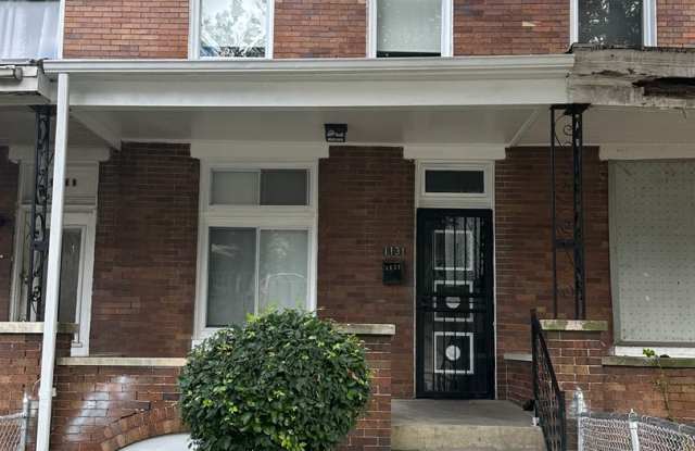 Photo of Spacious Home for Rent! Bonus Den Space! W/D Hook-Up! Ceiling Fans! Available Now!