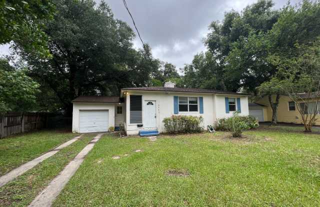 5543 Lakewood Circle. East.