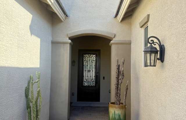 5703 S PARKCREST Street