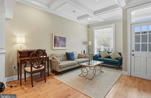 Photo of 143 N KENWOOD Avenue