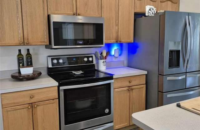 30733 E BUTTERCUP LANE