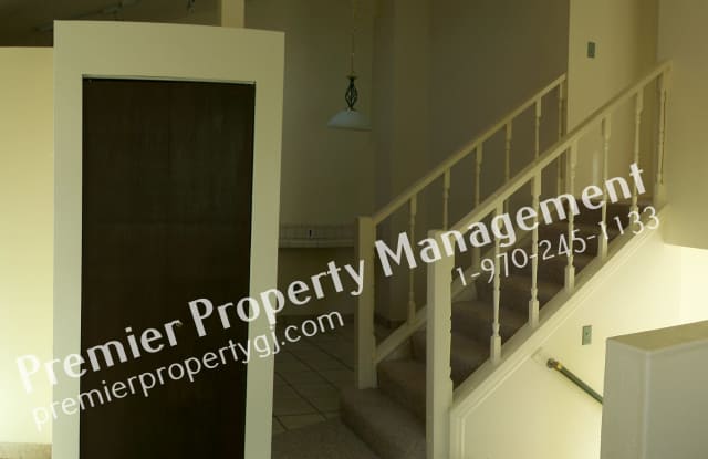 2419 1/2 Hidden Valley Dr Apt B