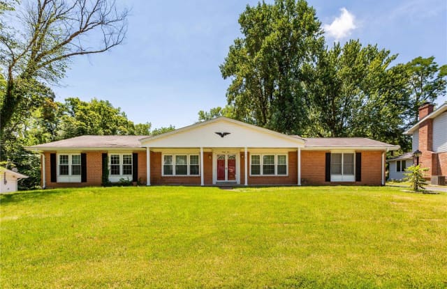 24 La Gorce Drive - 24 La Gorce Drive, Chesterfield, MO 63017