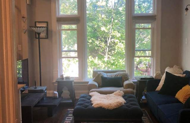 2245 W Shakespeare Avenue unit: 2F