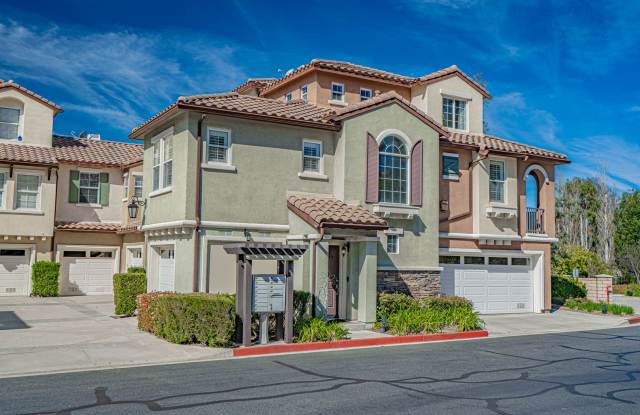 Village Walk 2 Bedroom Condo for Rent in Valencia!