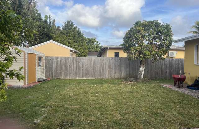 10475 Sw 46th St - 10475 Southwest 46th Street, Westwood Lakes, FL 33165