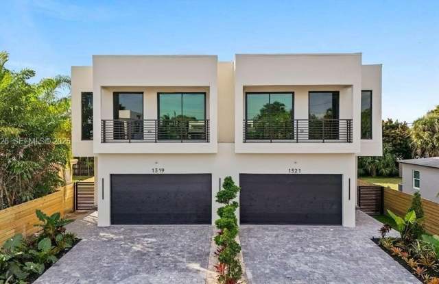 1337 NE 13th Ave