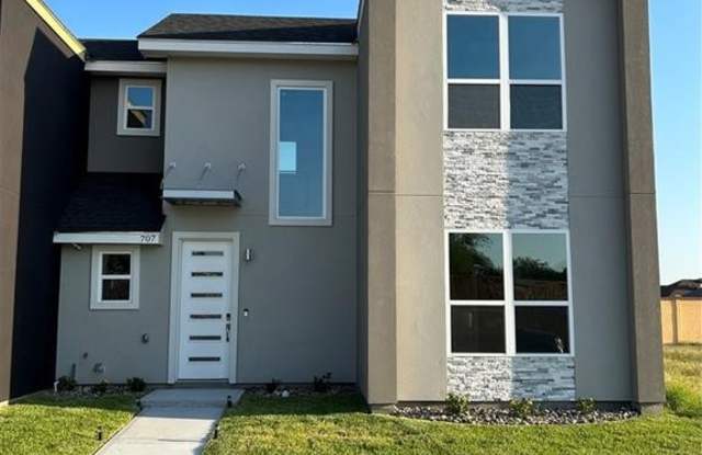 707 W Seminole Avenue