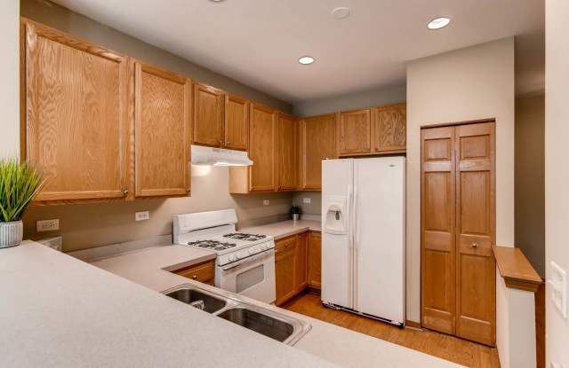 961 GENESEE Court unit: 961