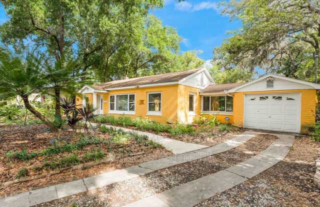 1207 Briercliff Dr