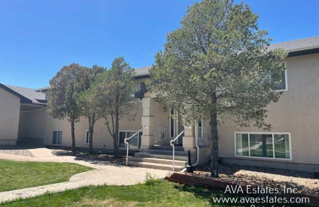 689 E Laporte Dr