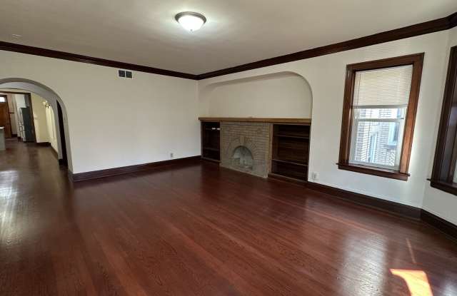 5530 N ARTESIAN Avenue unit: 3