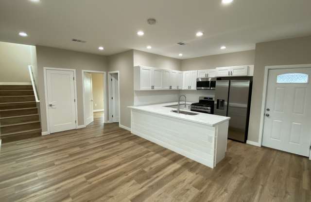 NEW (2023)!! 4BD/2BA on 62nd!!
