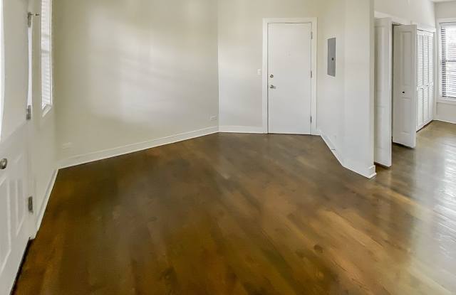 1600-14 W Belle Plaine