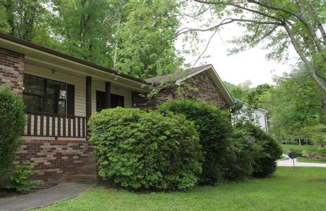 Photo of Prime location! Award winning Oak Ridge Schools