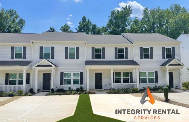 Beautiful 3 Bedroom Townhome Near I-85 – Now Pre-Leasing