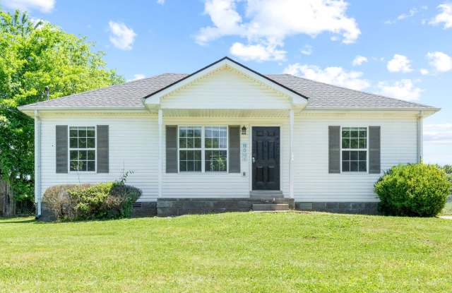 *** RANCH HOUSE CLOSE TO FT CAMPBELL ** - 418 Cranklen Circle, Clarksville, TN 37042