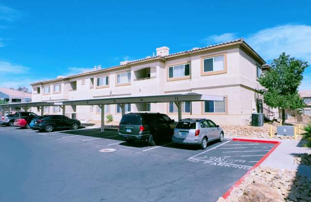 3 Bedroom 2.5 Bath Condo  Flamingo/Durango