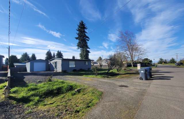 Charming 2 bed 1 bath - 2264 Devos Street, Eugene, OR 97402