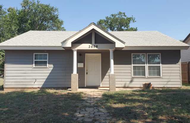 2608 East Maple Avenue