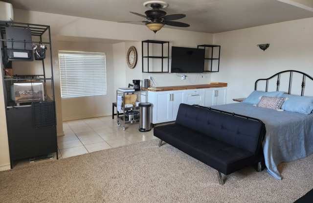 Furnished or Unfurnished Studio With Private Pool and Utilities Paid in Oceanside