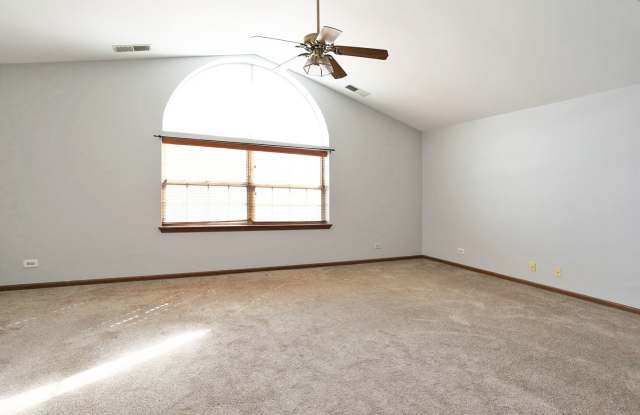 600 W Streamwood Boulevard