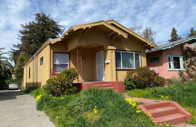 Photo of Beautiful Craftsman 3 bedroom 2 bath home in South Berkeley