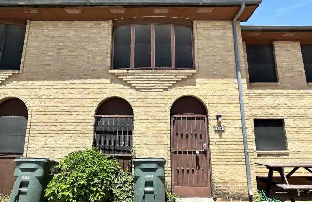 1300 Hillside Rd