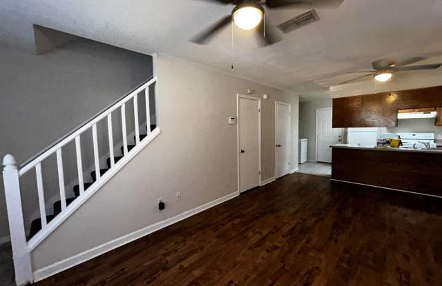 Photo of 827 Richmond St unit: C, D, H