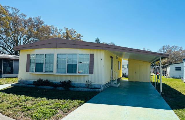 55+ Living: 2 Bed/2 Bath Trailer Home with Master Suite in Prime Location - 12100 Seminole Boulevard, Pinellas County, FL 33778
