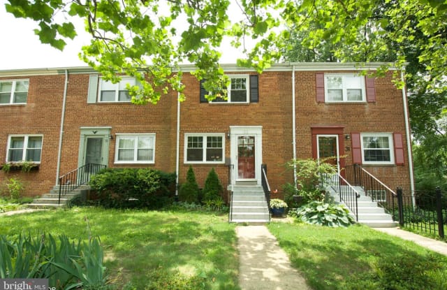 33 E ROSEMONT AVE - 33 East Rosemont Avenue, Alexandria, VA 22301