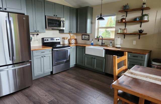 326 Miners Loop