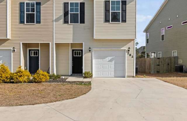 Wonderful 3 Bedroom 2.5 bath townhome is close to beaches, bases and shopping!