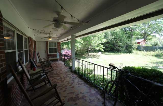 Photo of Beautiful 3 Bedroom/2 Bathroom Home!