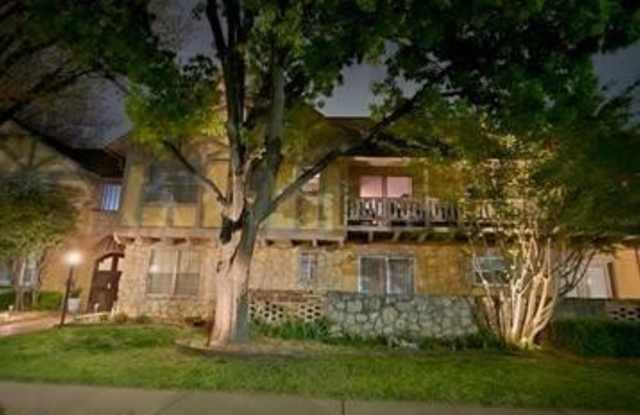 1107 E 45th Place