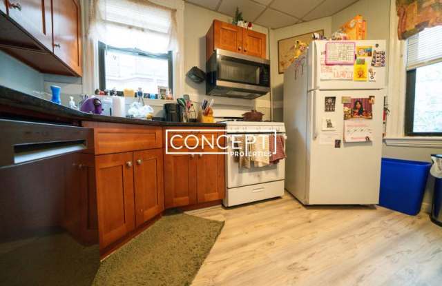 Photo of 826 Huntington Ave.