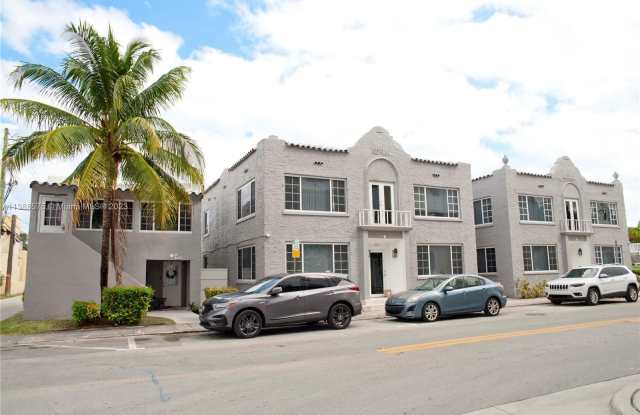 223 S 17th Ave
