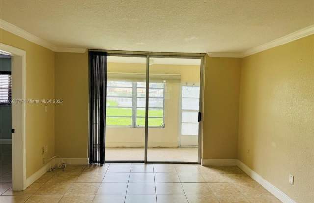 8110 Sunrise Lakes Blvd