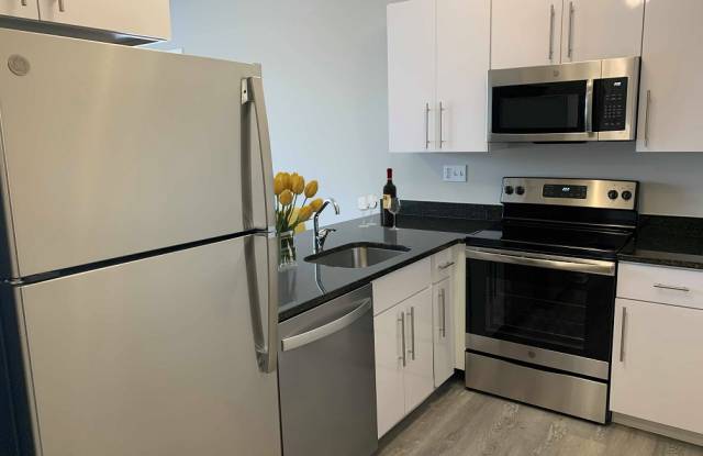 Spinnaker Wharf Apartments