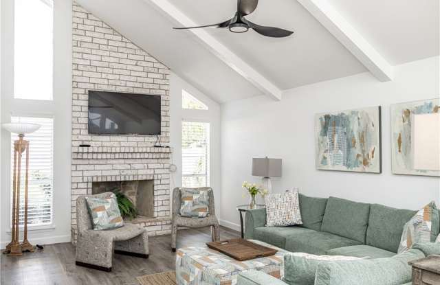 13733 A La Entrada Street NE