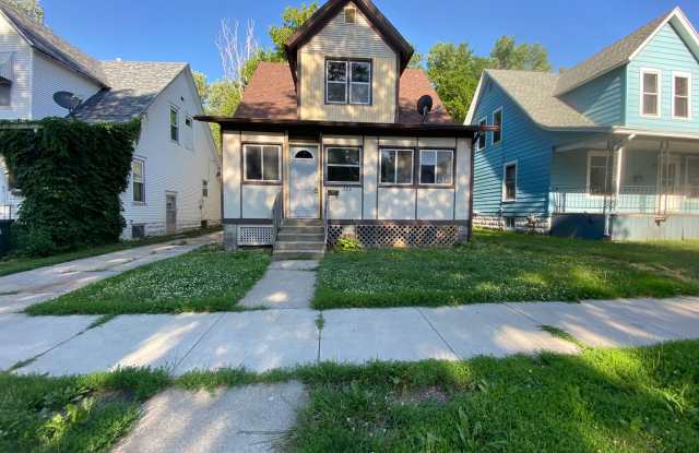 Large 3 bedroom house $895 per month
