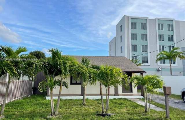 Photo of 2470 NW 55th St