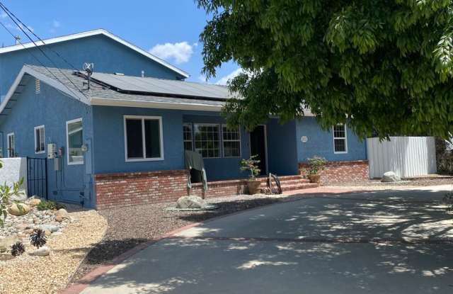 Remodeled 3 bed, 3 bath home on East end of Simi Valley